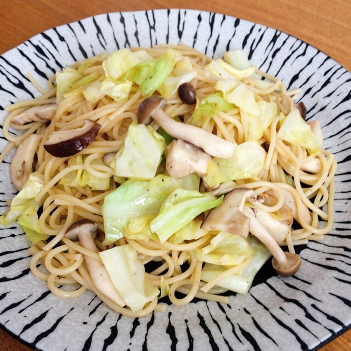 安い キャベツときのこのマーガリン醤油パスタ レシピ 作り方 By ずぼらった 楽天レシピ